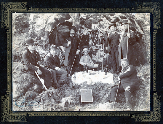 Grupo de amigos em S. Tom, c. 1880